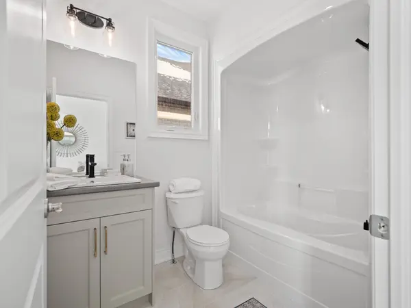 510 Royal Ridge DR, Fort Erie, ON L0S 1N0