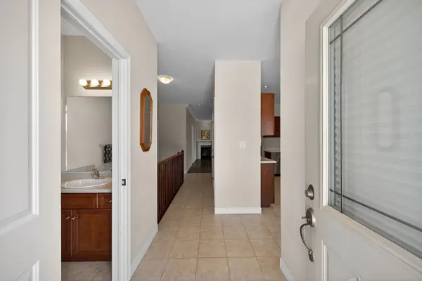 18 Ecker LN, Hamilton, ON L0R 1C0