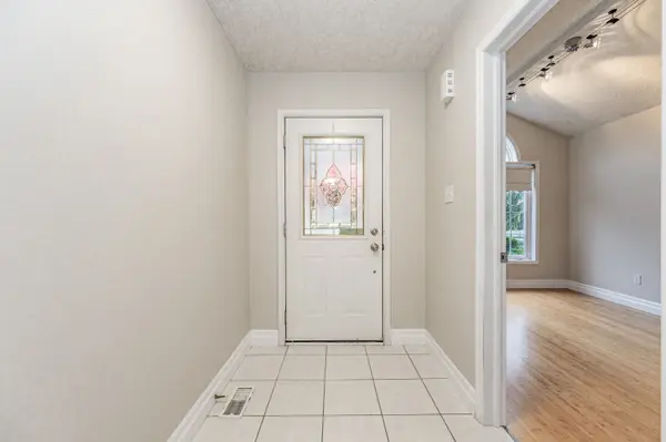 18 Whittaker CT #Upper, Guelph, ON N1C 1G1