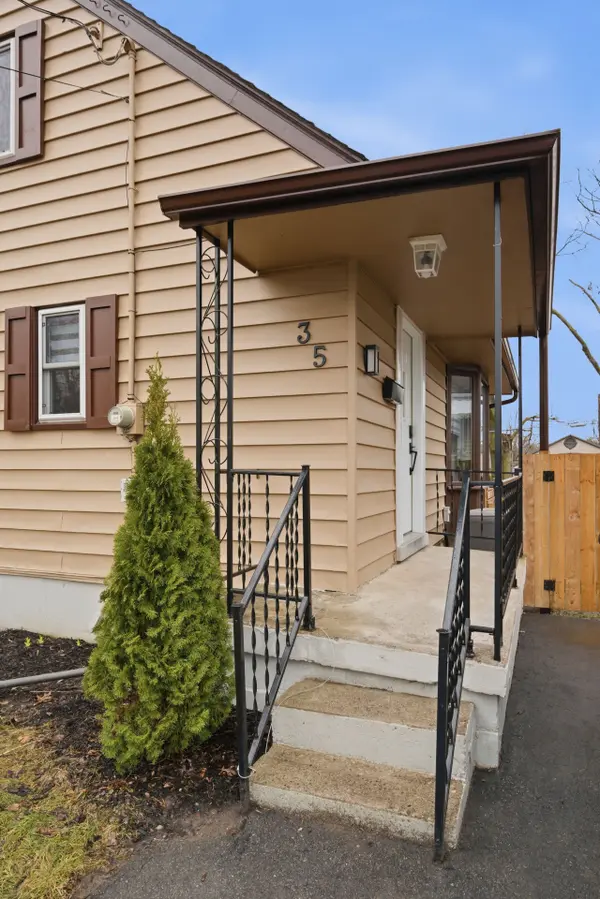 35 Mikel AVE, Belleville, ON K8N 2J1