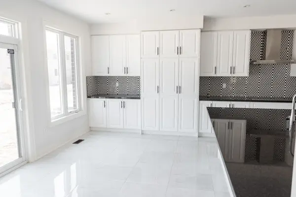 406 Humphrey ST, Hamilton, ON L8B 1X5