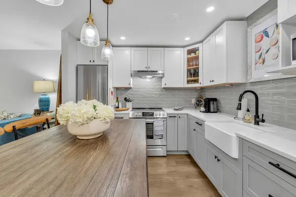 133 Ontario ST #207, Cobourg, ON K9A 3B4