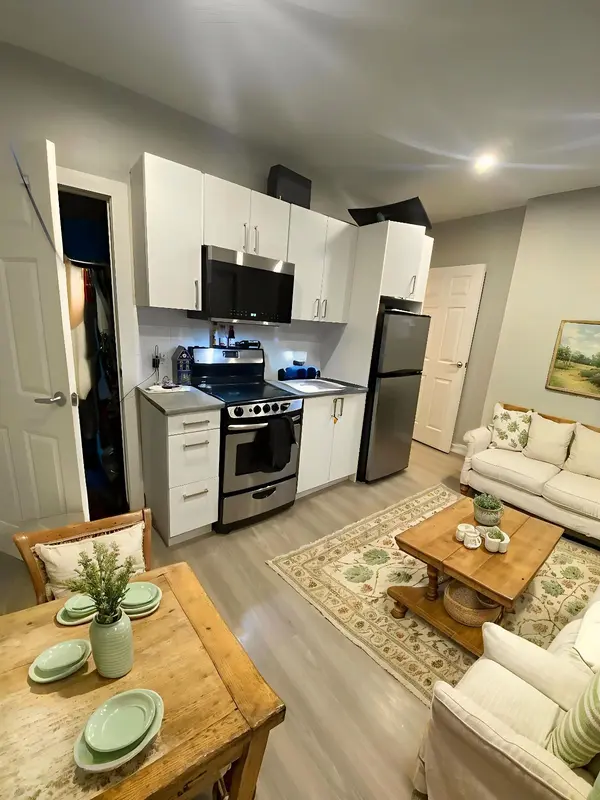 72 Victoria AVE S #203, Hamilton, ON L8N 2S7