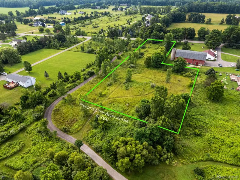 7741 Clyde RD, Fenton, MI 48430