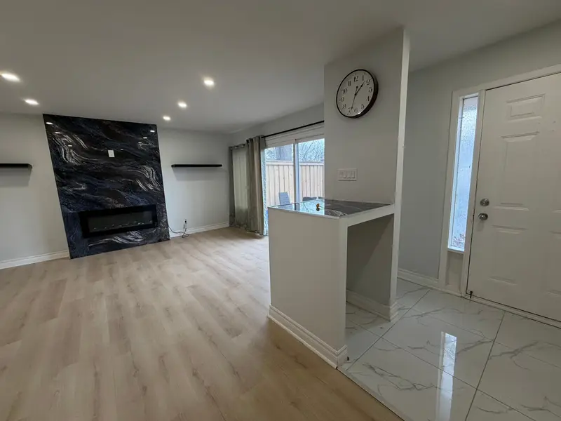 24 springfair AVE W, Aurora, ON L4G 3M2