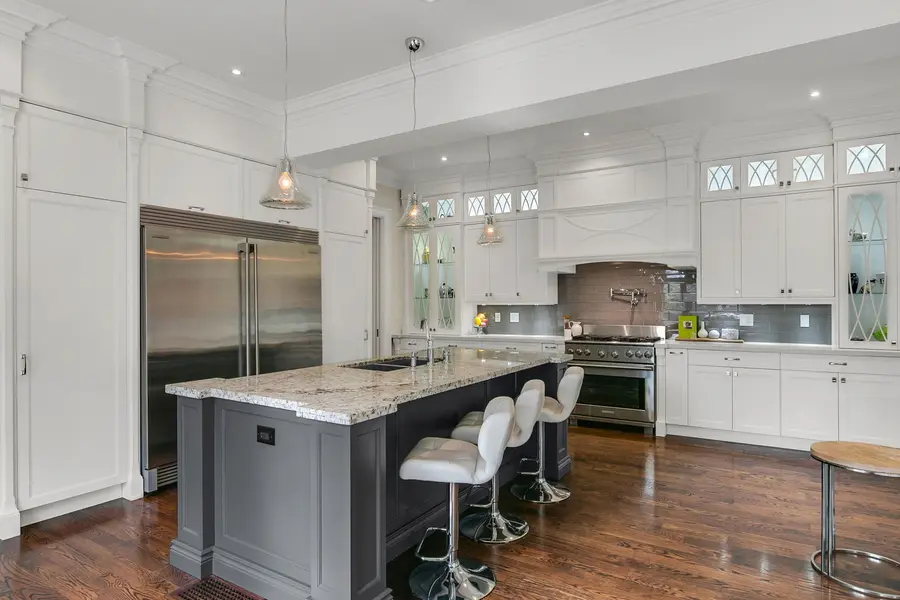 92 Pinetree WAY, Mississauga, ON L5G 2R1