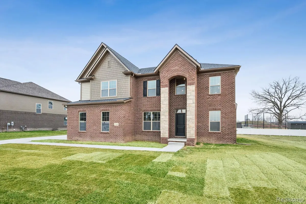 12185 Moore LN, Washington Township, MI 48094