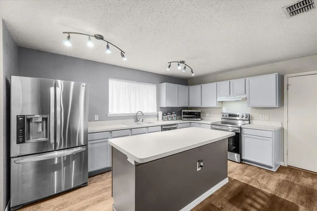 1806 Cedar Ridge Drive, Mesquite, TX 75181