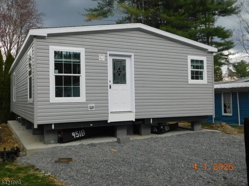 64 Back Street, Oxford Twp., NJ 07863