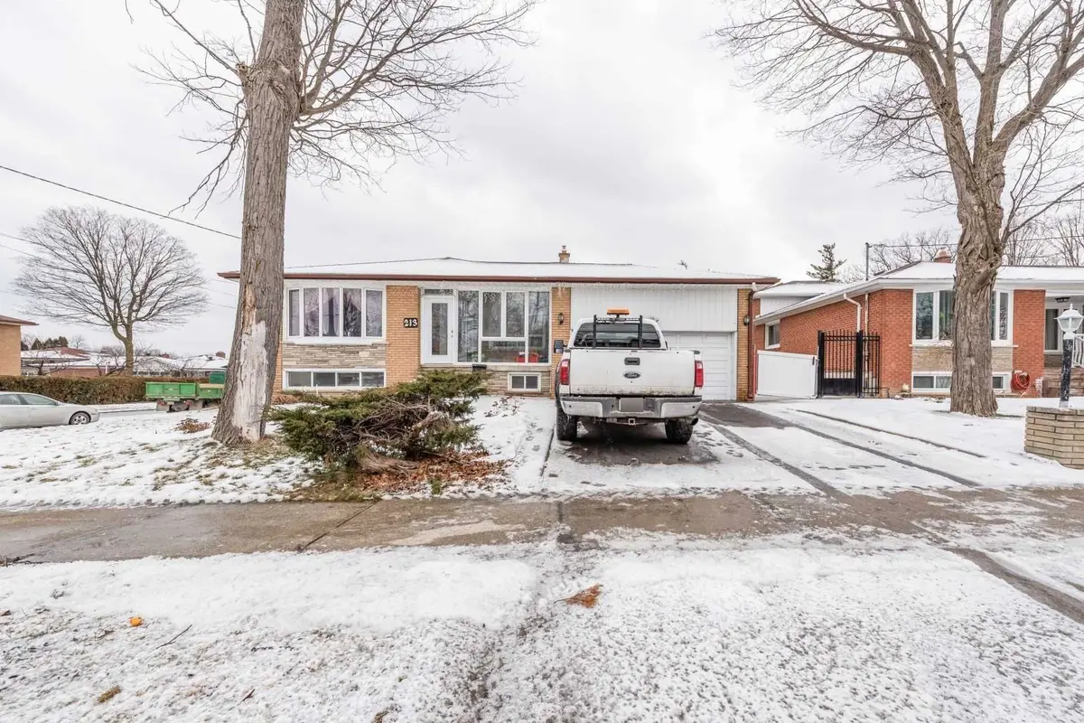 213 Grandravine DR, Toronto W05, ON M3J 1B9