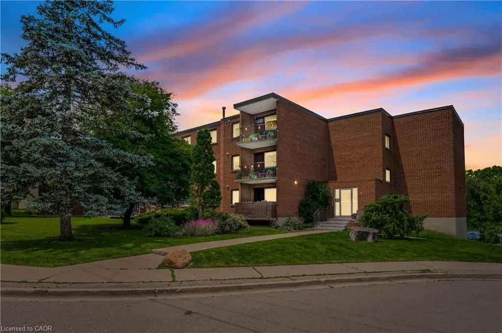 4 Avalon PL #303, Kitchener, ON N2M 4N6