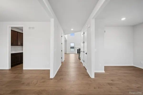 12185 Moore LN, Washington Township, MI 48094