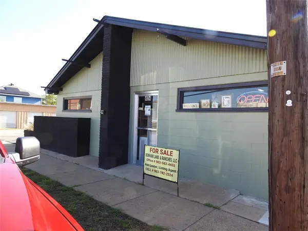 404 Chestnut Street, Bonham, TX 75418