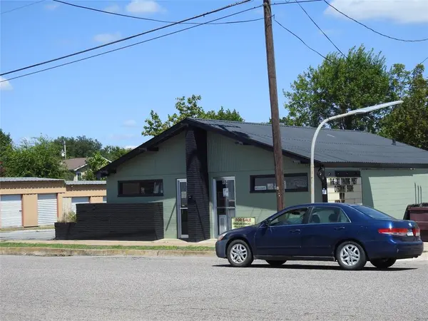 404 Chestnut Street, Bonham, TX 75418