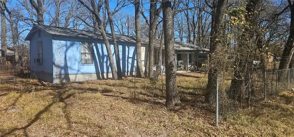 1932 Wahoo Lane, West Tawakoni, TX 75474