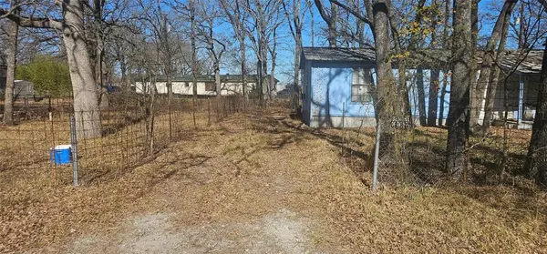 1932 Wahoo Lane, West Tawakoni, TX 75474