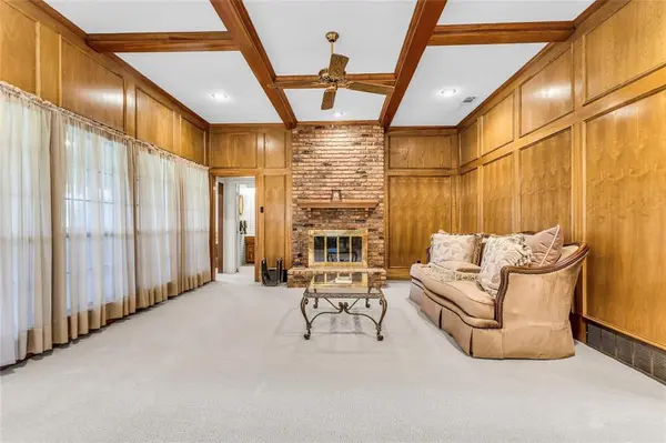 1013 Canyon Ridge Drive, Desoto, TX 75115