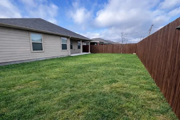 404 Beekeeper Drive, Fort Worth, TX 76131