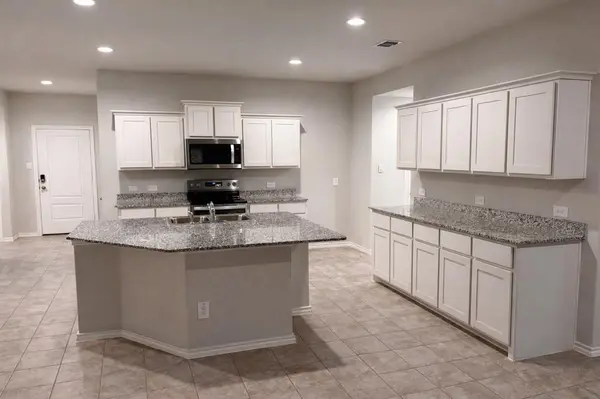 404 Beekeeper Drive, Fort Worth, TX 76131