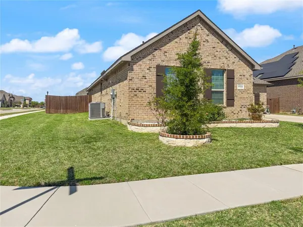 3722 Autumncrest Street, Grand Prairie, TX 76065
