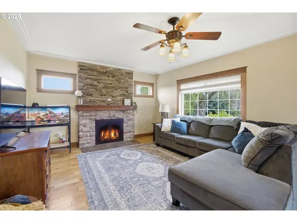 8235 72ND AVE NE, Salem, OR 97305