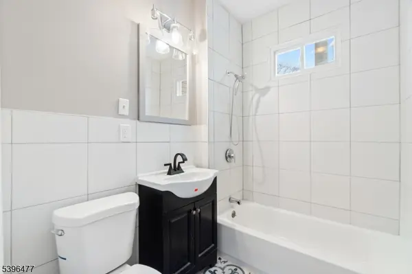 337 Leslie St, Newark City, NJ 07112