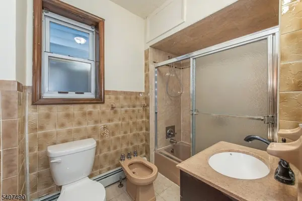 140 Jackson Ave, Woodland Park, NJ 07424