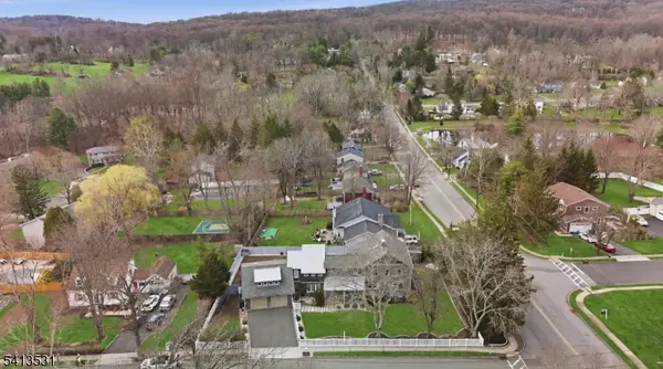 48 Maple Ave, Mendham Boro, NJ 07945