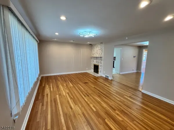 6 Arrow Dr, Livingston Twp., NJ 07039