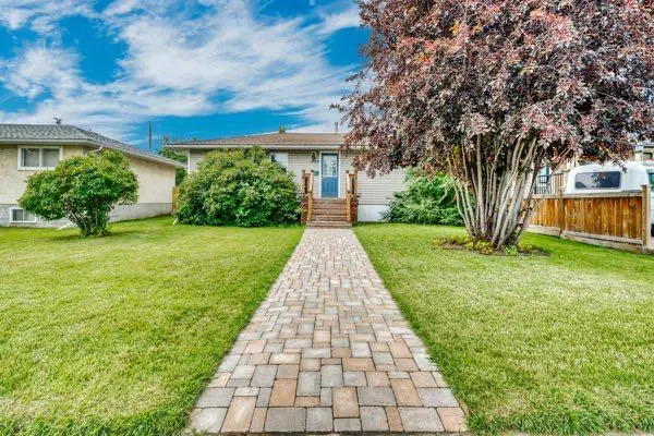 8319 Bowness RD, Calgary, AB T3B 0H5