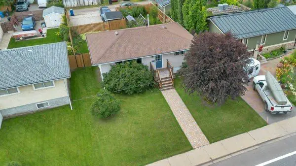 8319 Bowness RD, Calgary, AB T3B 0H5