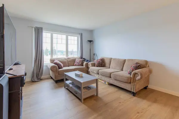 39 Blackfoot BLVD W, Lethbridge, AB T1K 7N7