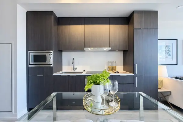 7 Golden Lion HTS #N1013, Toronto C14, ON M2M 0C1