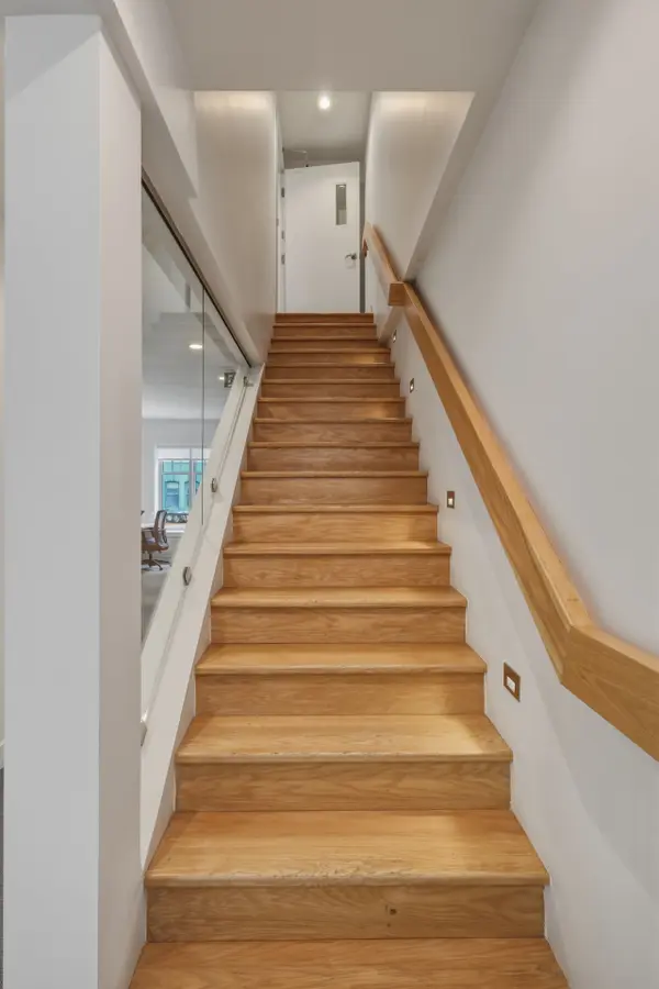 127 John ST, Toronto C01, ON M5V 2E2