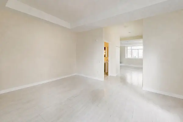 25 Singer CT #TH07, Toronto C15, ON M2K 0B3