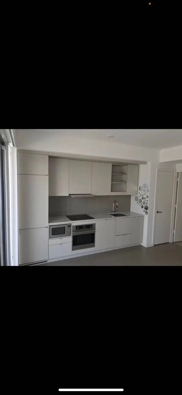 101 Peter ST #1402, Toronto C01, ON M5V 0G5