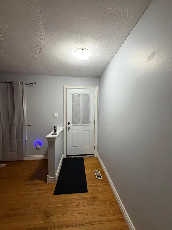 763 Olive AVE #Main Floor, Oshawa, ON L1H 2S4