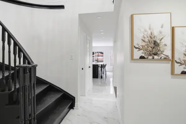 27 Mcinnes CRES, Toronto E11, ON M1B 5E9