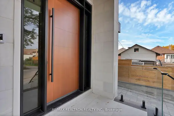 18 Glen Eden CRES, Toronto E03, ON M4B 2X9