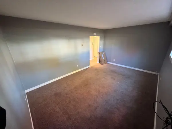 357 Dwight AVE #2, Oshawa, ON L1J 1K8