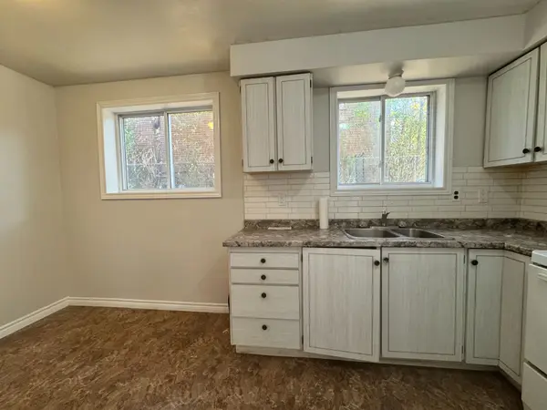 357 Dwight AVE #2, Oshawa, ON L1J 1K8