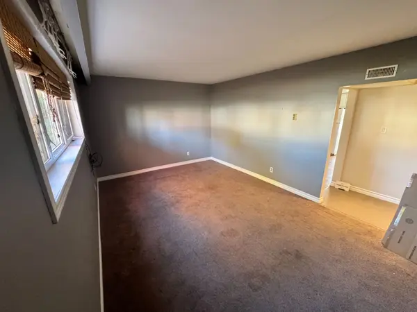 357 Dwight AVE #2, Oshawa, ON L1J 1K8