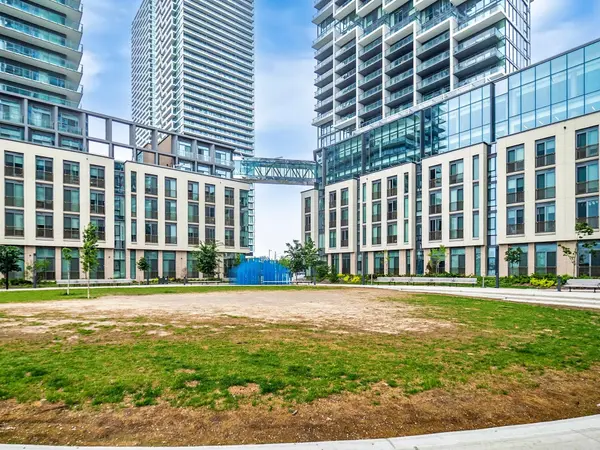 1000 Portage Pkwy #4502, Vaughan, ON L4K 0L1