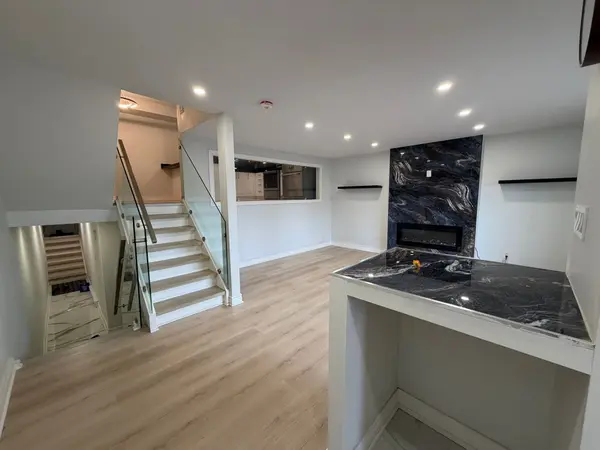 24 springfair AVE W, Aurora, ON L4G 3M2