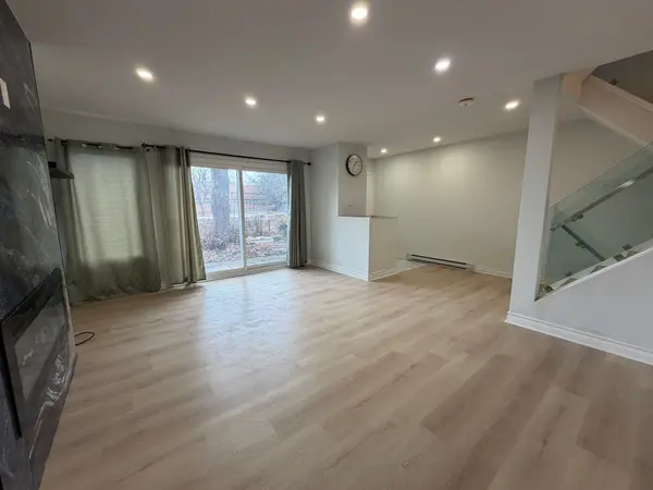 24 springfair AVE W, Aurora, ON L4G 3M2