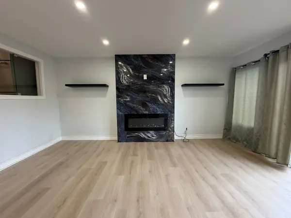 24 springfair AVE W, Aurora, ON L4G 3M2