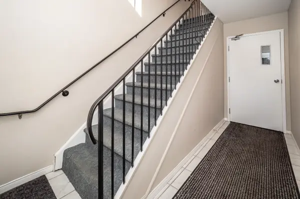 94 Sanford ST, Barrie, ON L4N 3C5