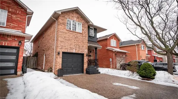 2062 WESTMOUNT DR, Oakville, ON L6M 3P2