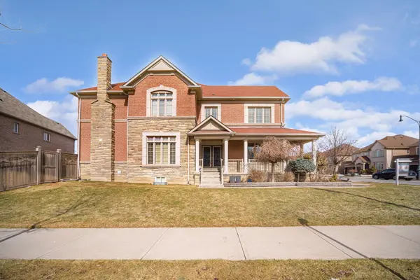 2 Beachville CIR, Brampton, ON L6X 0V4