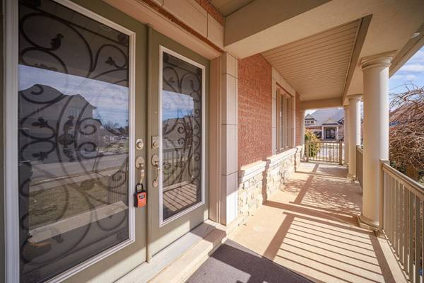 2 Beachville CIR, Brampton, ON L6X 0V4